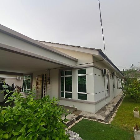 Nouri'S Homestay Melaka מראה חיצוני תמונה